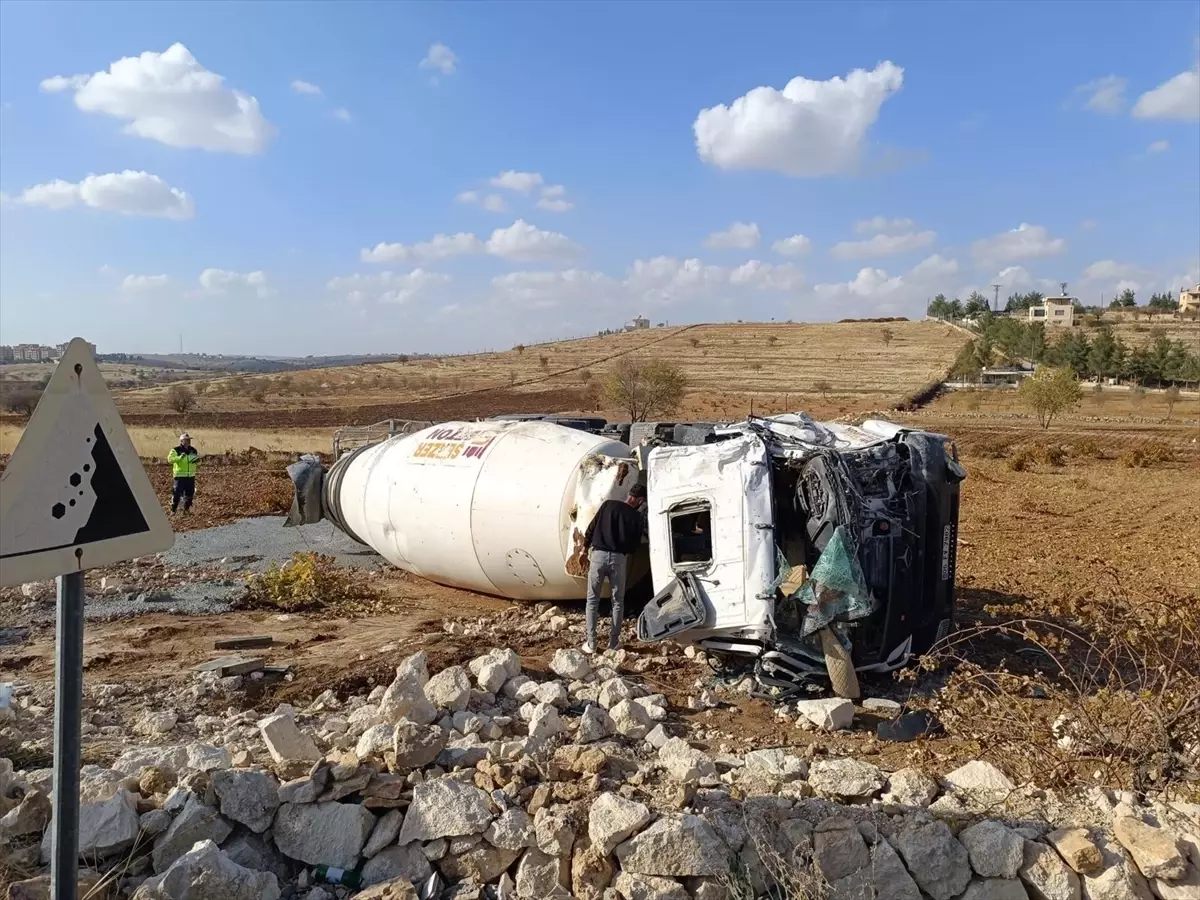 Midyat\'ta Beton Mikseri Devrildi