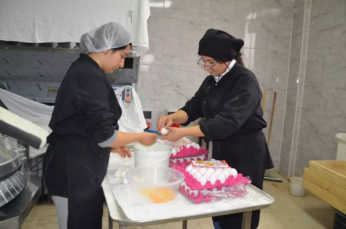 Muş\'ta Öğrenciler Günde 4 Bin Ekmek Üretiyor