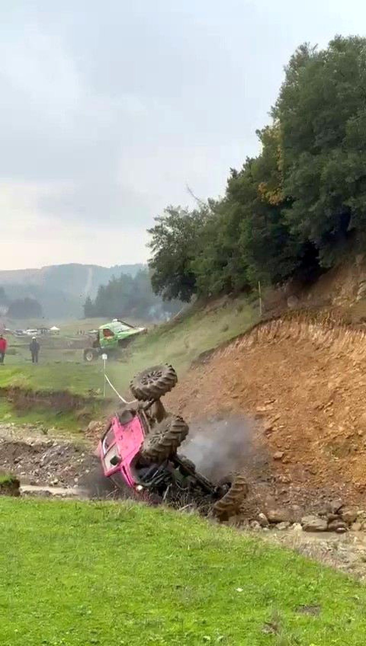 Bursa\'da Off-Road Yarışında Takla Atan Sürücü Kurtuldu