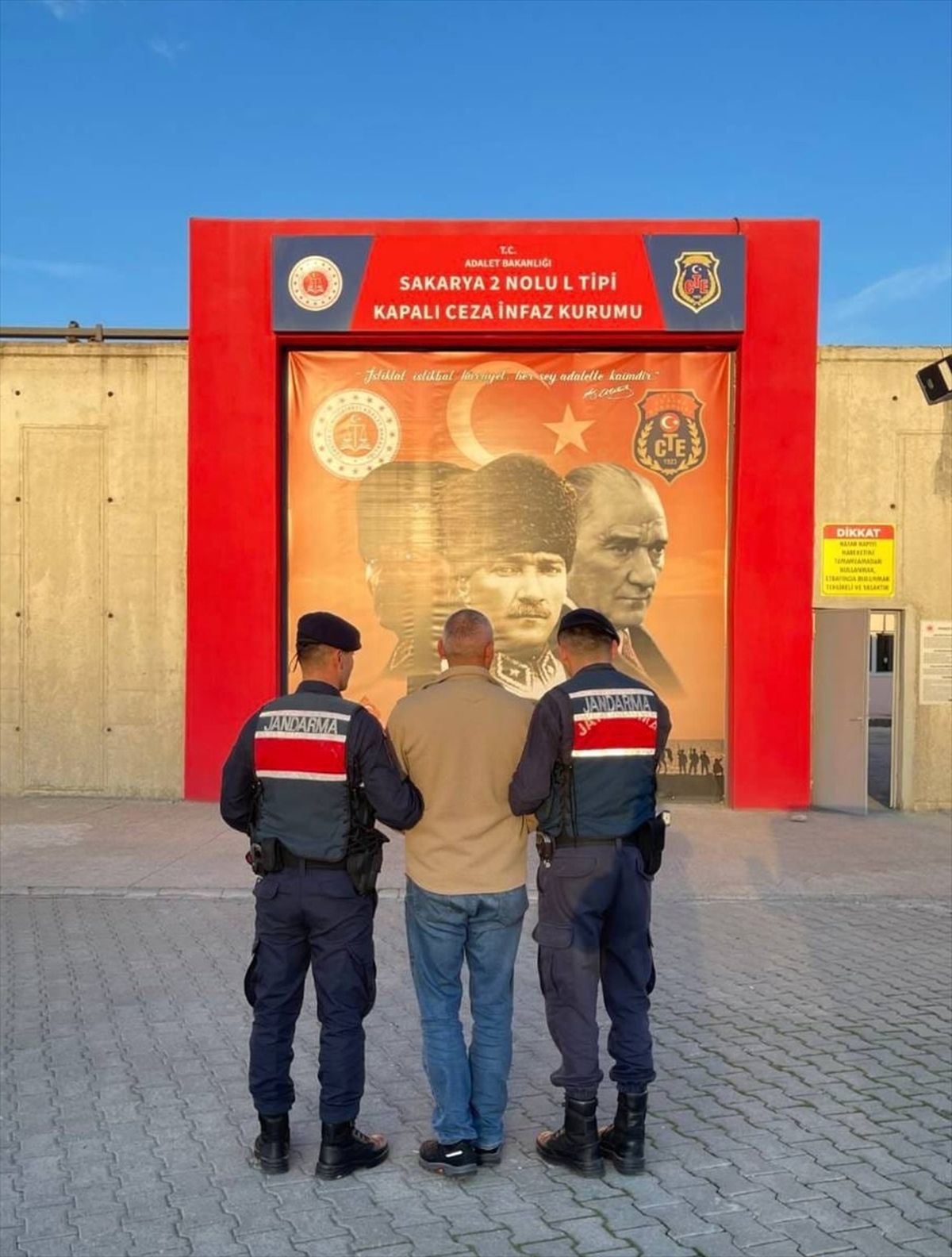 Karasu\'da 2 Hükümlü Yakalandı