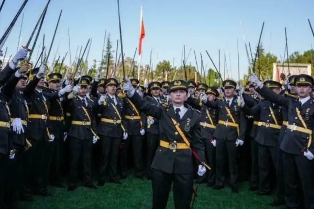 Kılıçlı yemin nedeniyle TSK'dan ihraç edilen komutan için yeni karar