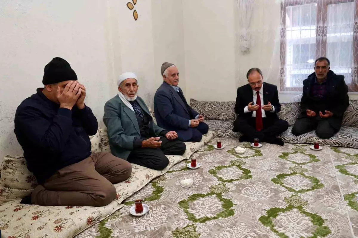 Siirt Valisi Kızılkaya, Trafik Kazasında Hayatını Kaybeden Vatandaşın Ailesine Taziye Ziyaretinde Bulundu