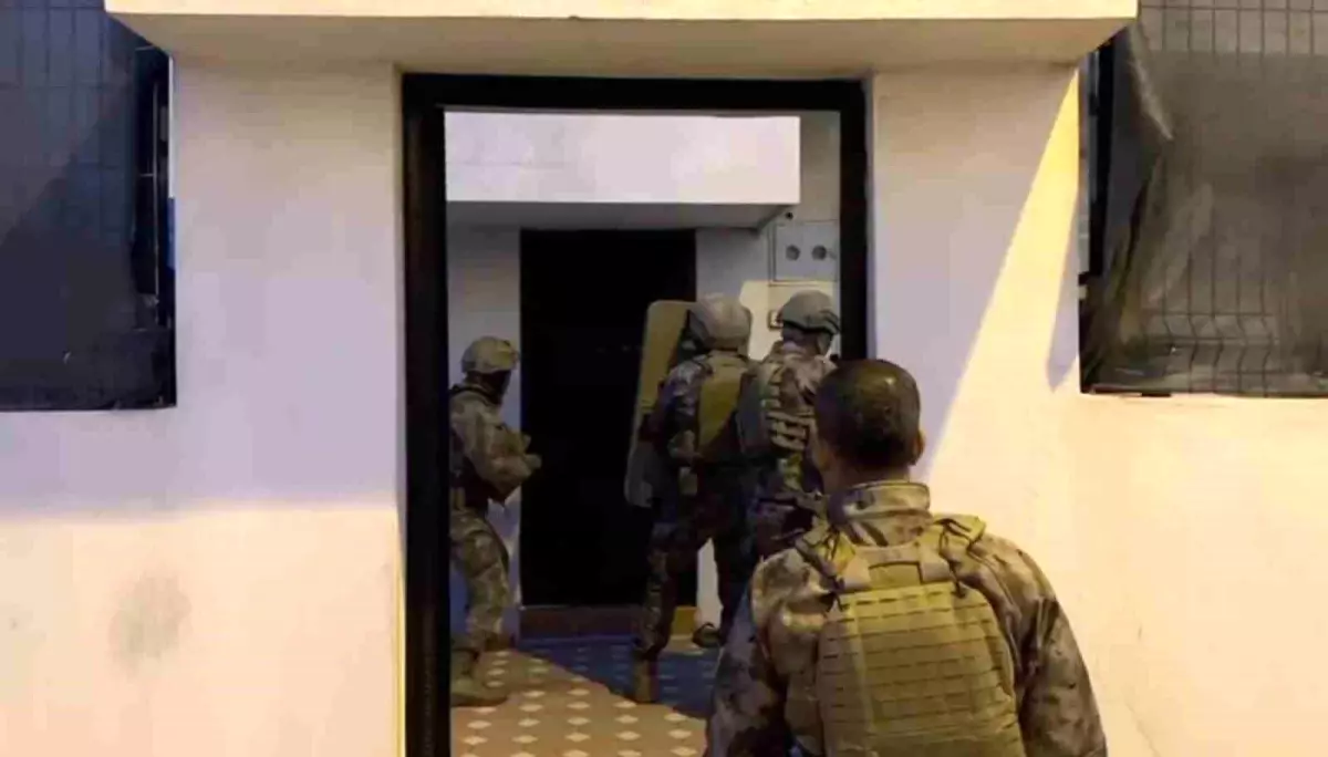 Adana\'da Silah Ticareti Operasyonu: 23 Şüpheli Yakalandı