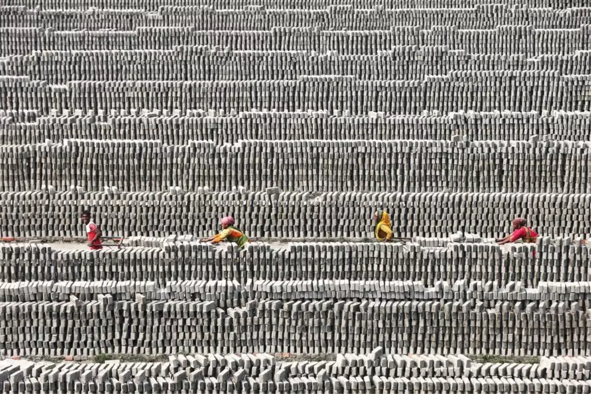 Dakka\'da Tuğla Fabrikasında Çalışmalar