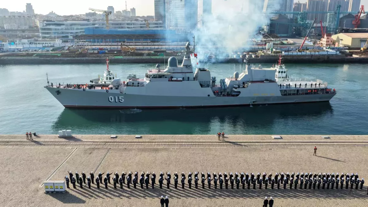 Vietnam Fırkateyni Qingdao\'da