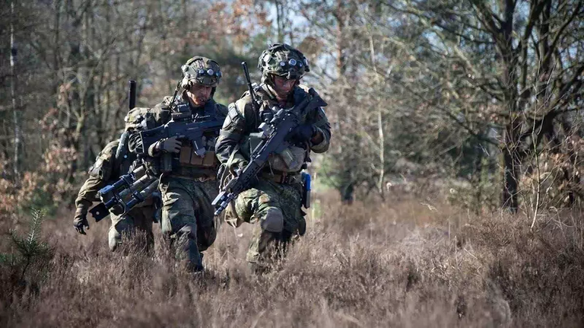 Avrupa\'nın örnek ülkesini sarsan olay! Hırsızlar ordunun 20 bin mühimmatını çaldı