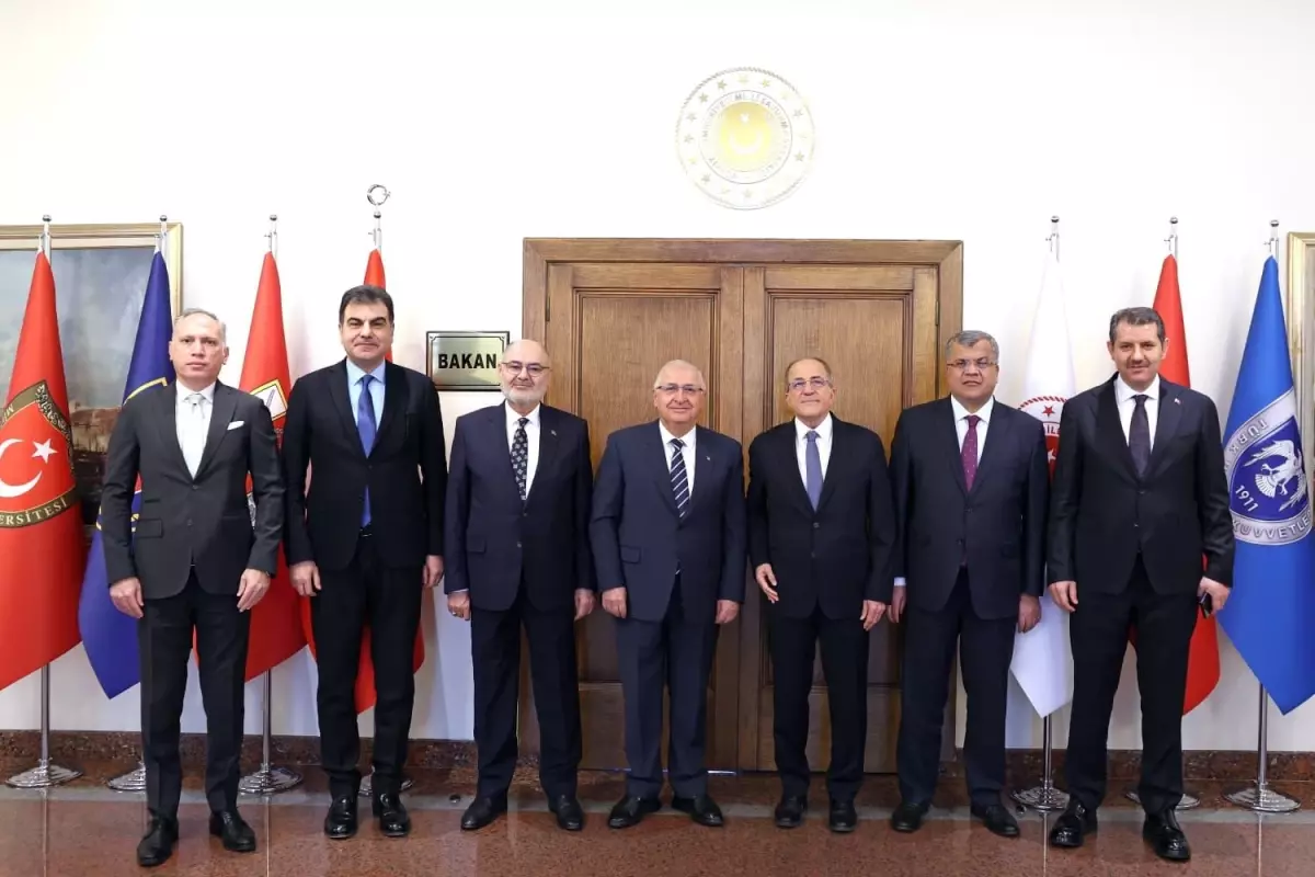 Bakan Güler, Emekli Alpay\'ı Kabul Etti