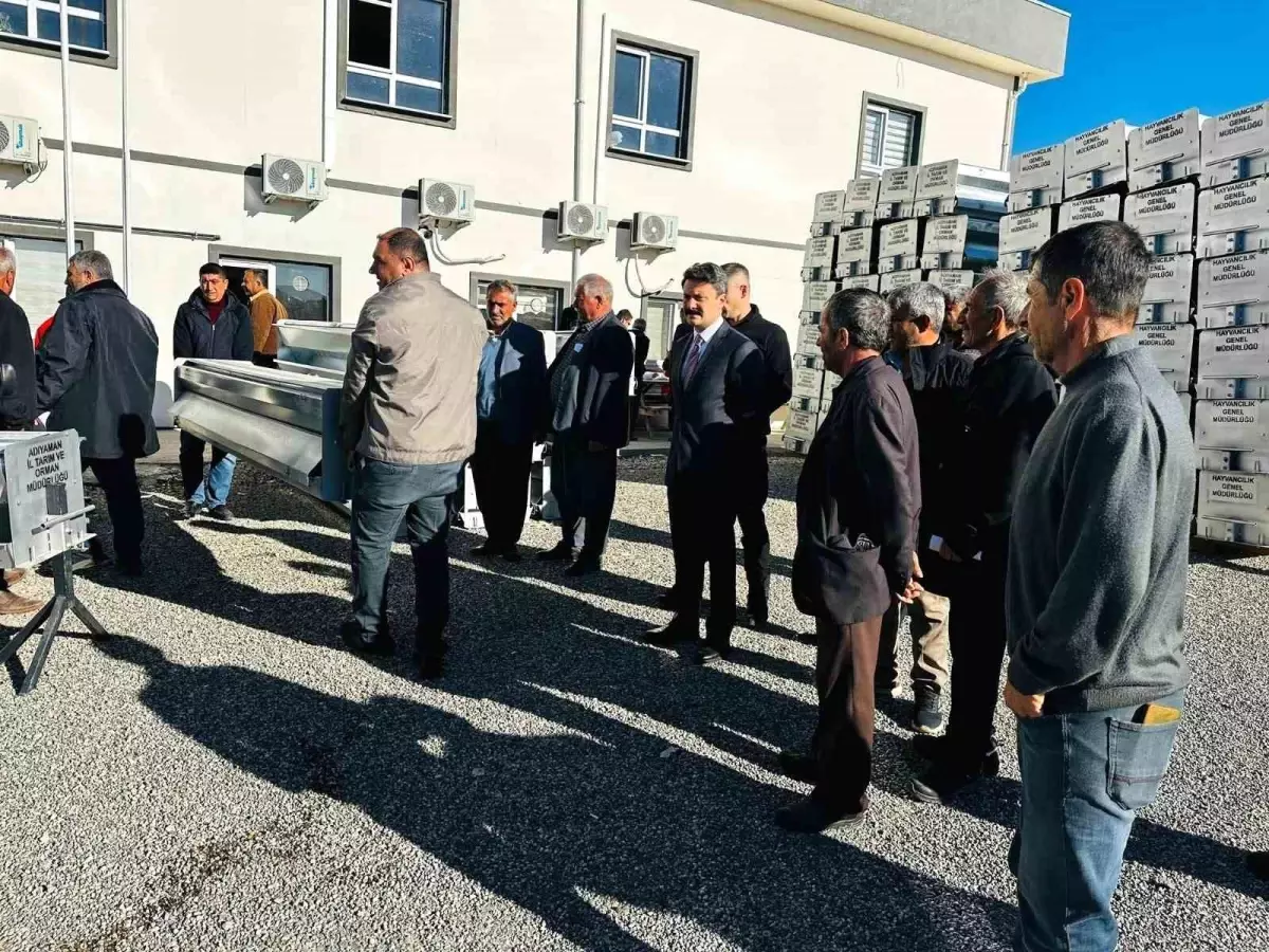 Besni\'de Otomatik Yemlik Dağıtımı