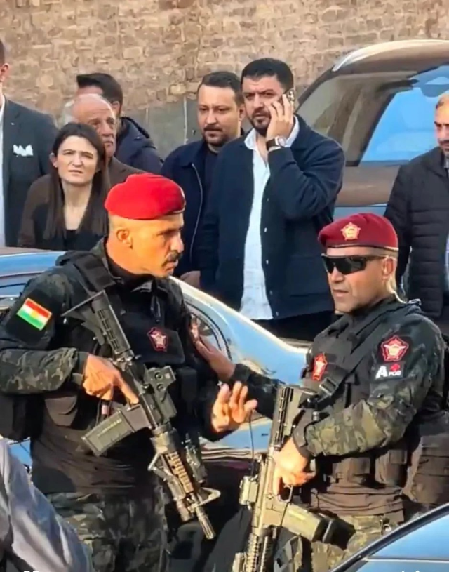 Bülent Arınç'tan Barzani'nin ziyaretine destek, uzun namlulu korumalara tepki Bülent Arınç'tan Barzani'nin ziyaretine destek, uzun namlulu korumalara tepki