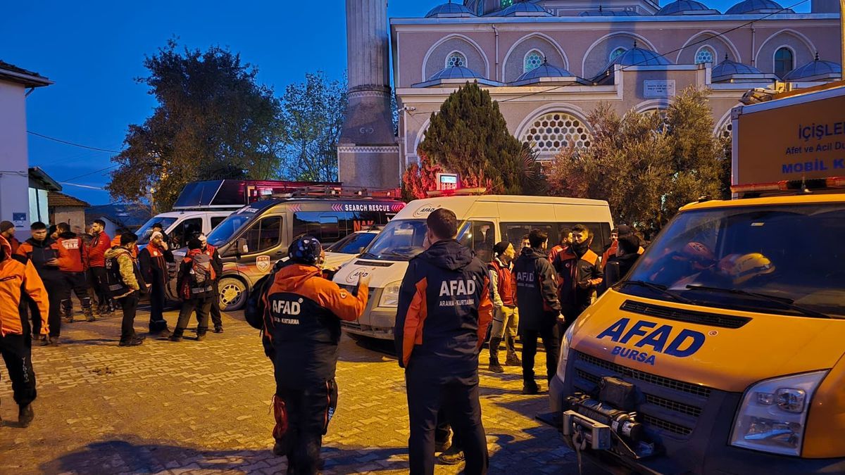 Alzheimer Hastası Mustafa Abi\'yi Arama Çalışmaları Sürüyor