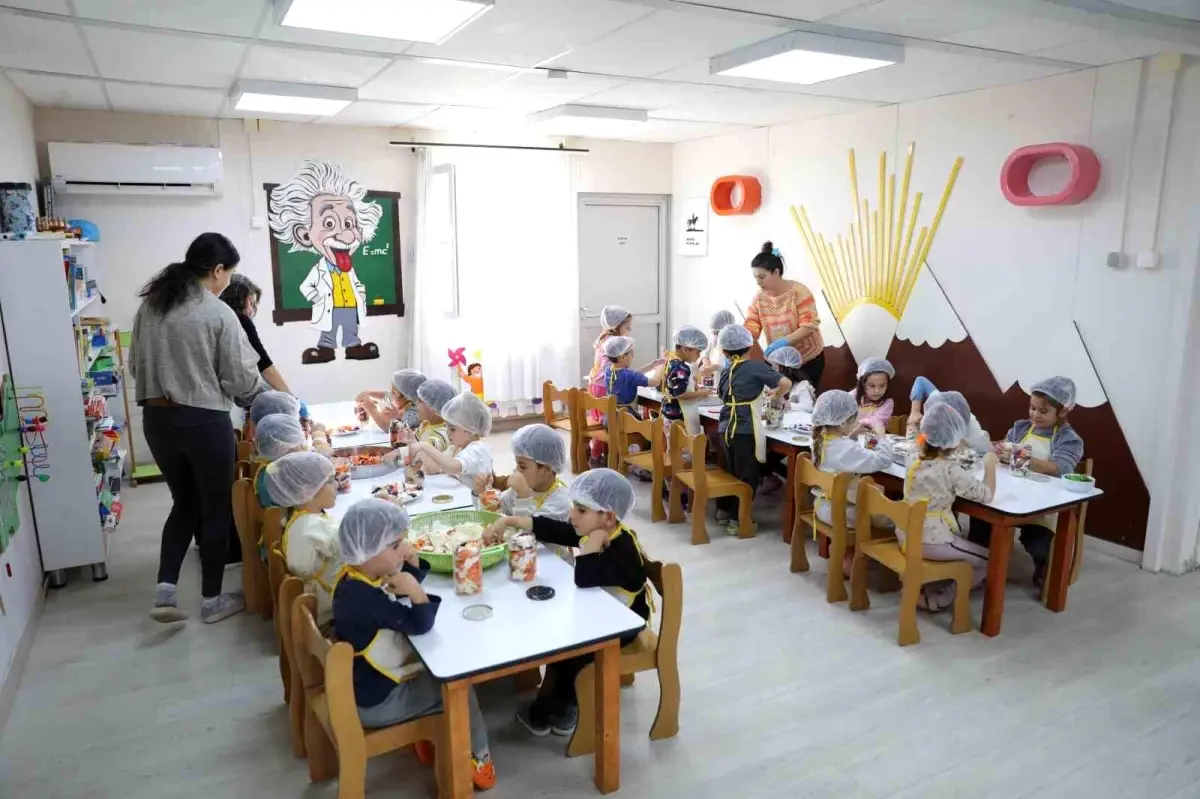 Minikler, Kendi Turşularını Hazırladı