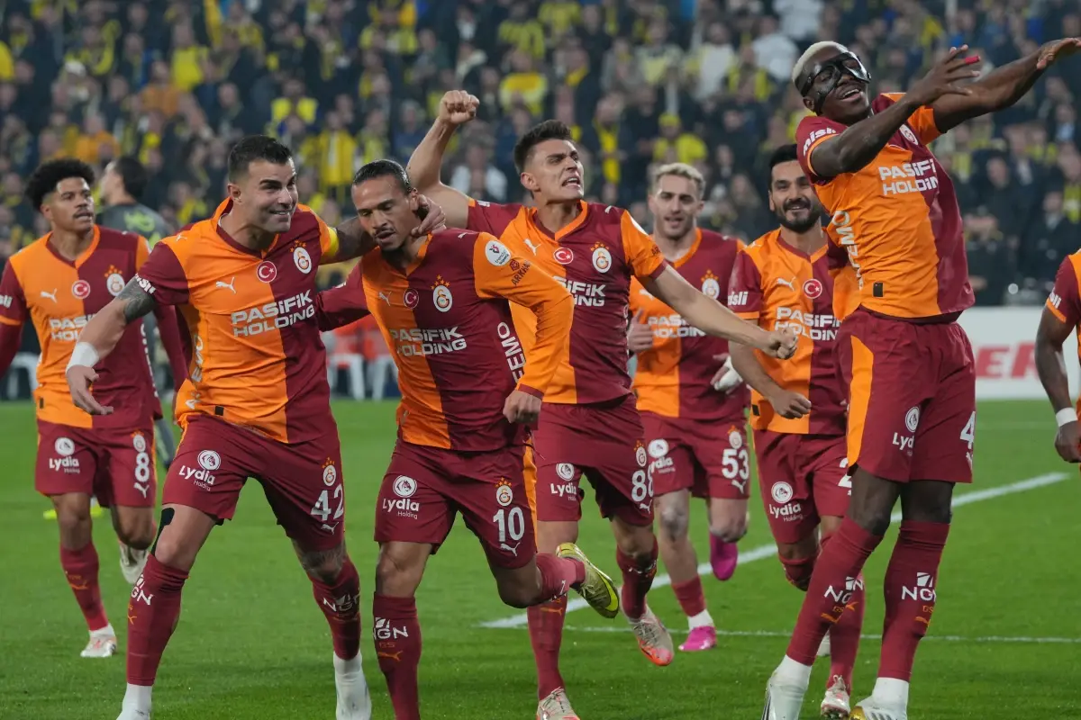 Fenerbahçe-Galatasaray Maçında Çakmak Zarar Verdi
