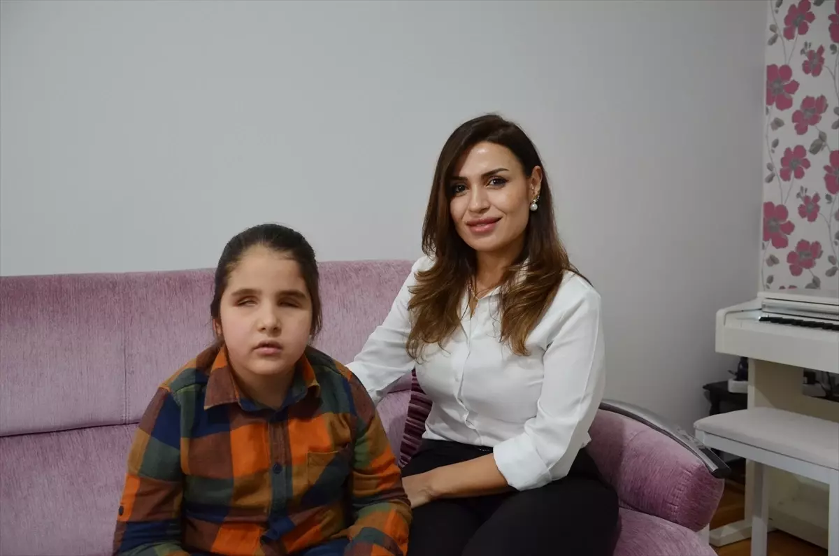 8 Yaşındaki Görme Engelli Çınar\'ın Müzik Hayali