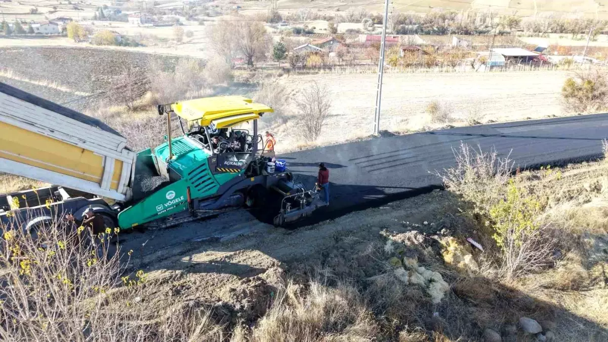 Kayseri Büyükşehir Belediyesi\'nden Höbek Mahallesi\'ne 8.600 Ton Sıcak Asfalt