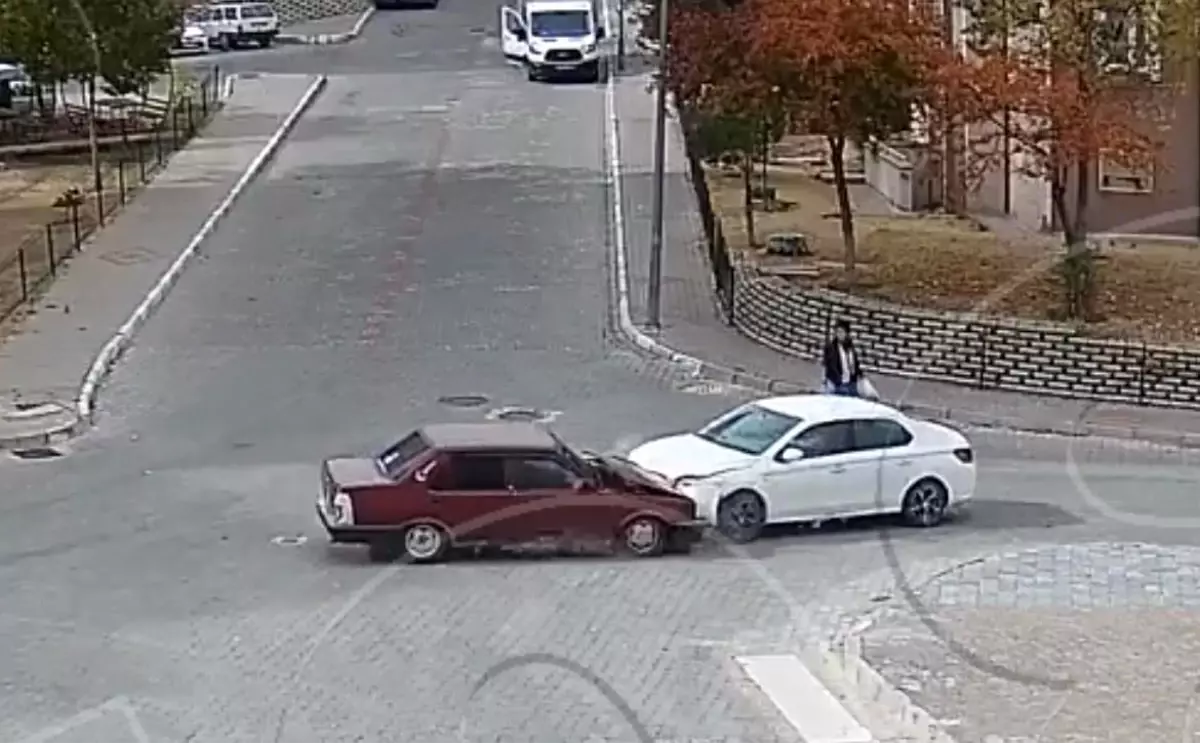 Nevşehir\'de Kafa Kafaya Trafik Kazası