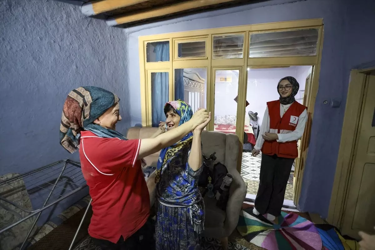 Kızılay’dan Engelli Kıza Mutlu Sürpriz