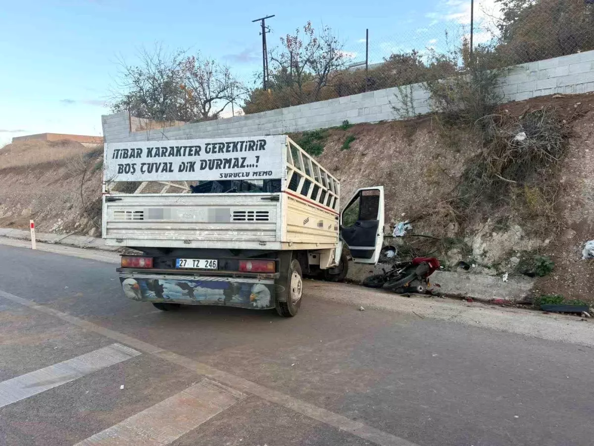 Birecik\'te motosiklet-kamyonet kazası: 1 ölü