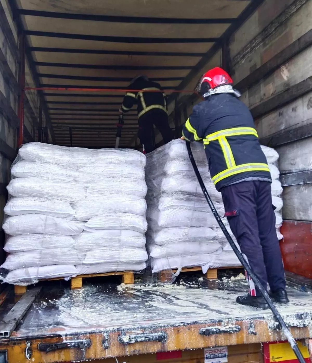 Osmaniye\'de Tır Yangını Kontrol Altına Alındı