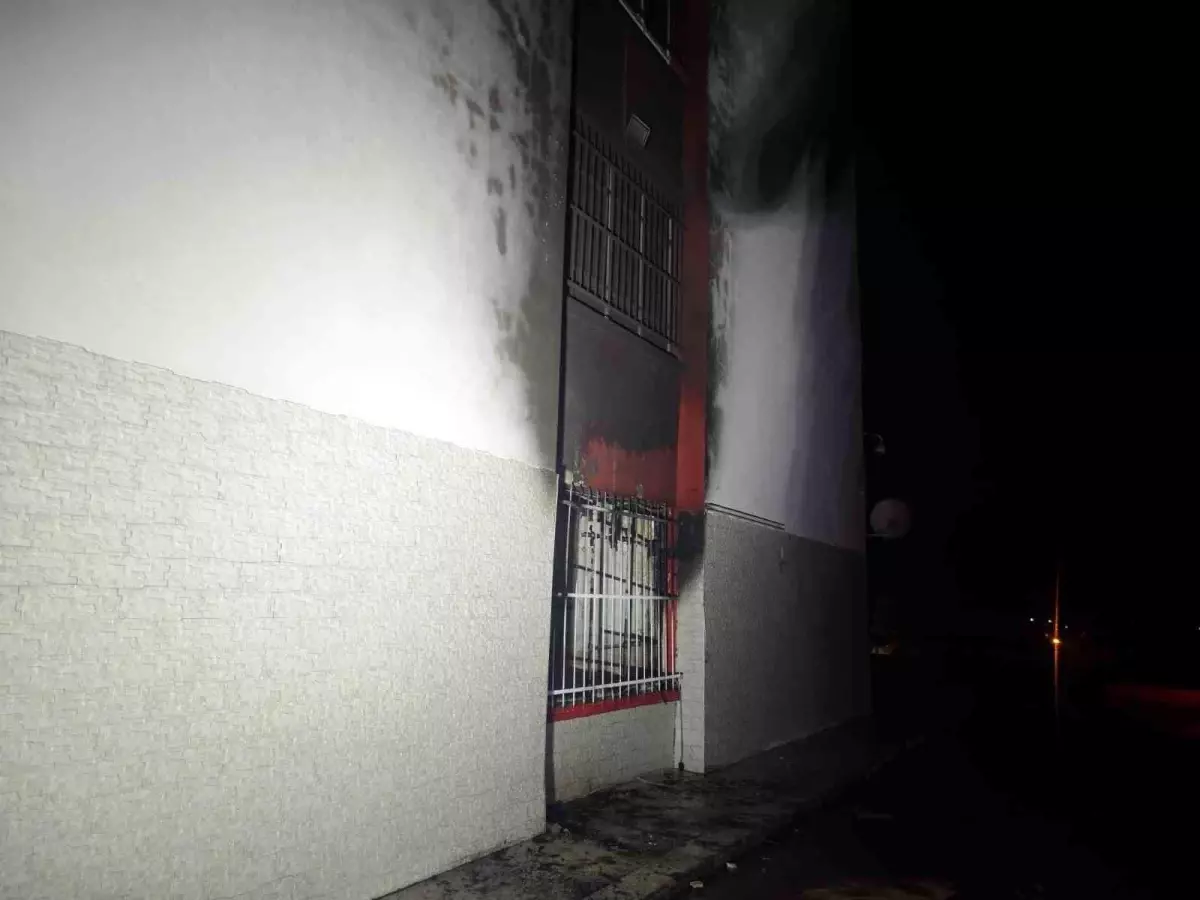 Nazilli\'de Tahliye Edilen Lise Binasında Yangın Çıktı