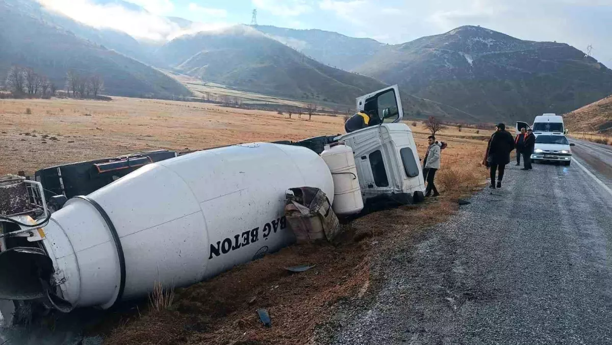 Tatvan\'da Beton Mikseri Şarampole Yuvarlandı