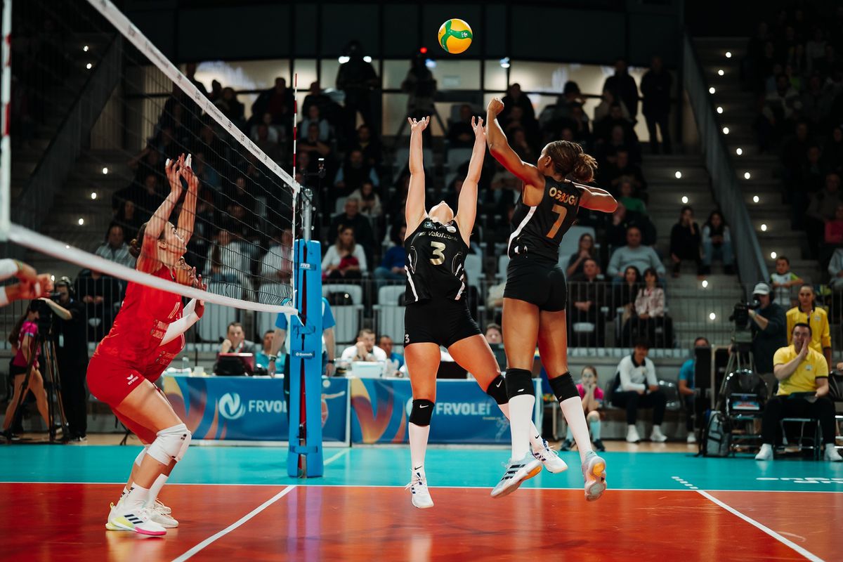 VakıfBank, Alba Blaj\'ı 3-1 Yendi