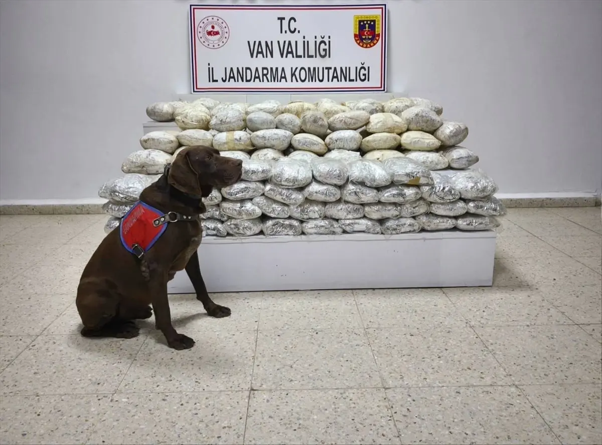 Başkale\'de 60 Kilogram Uyuşturucu Ele Ge geçirildi