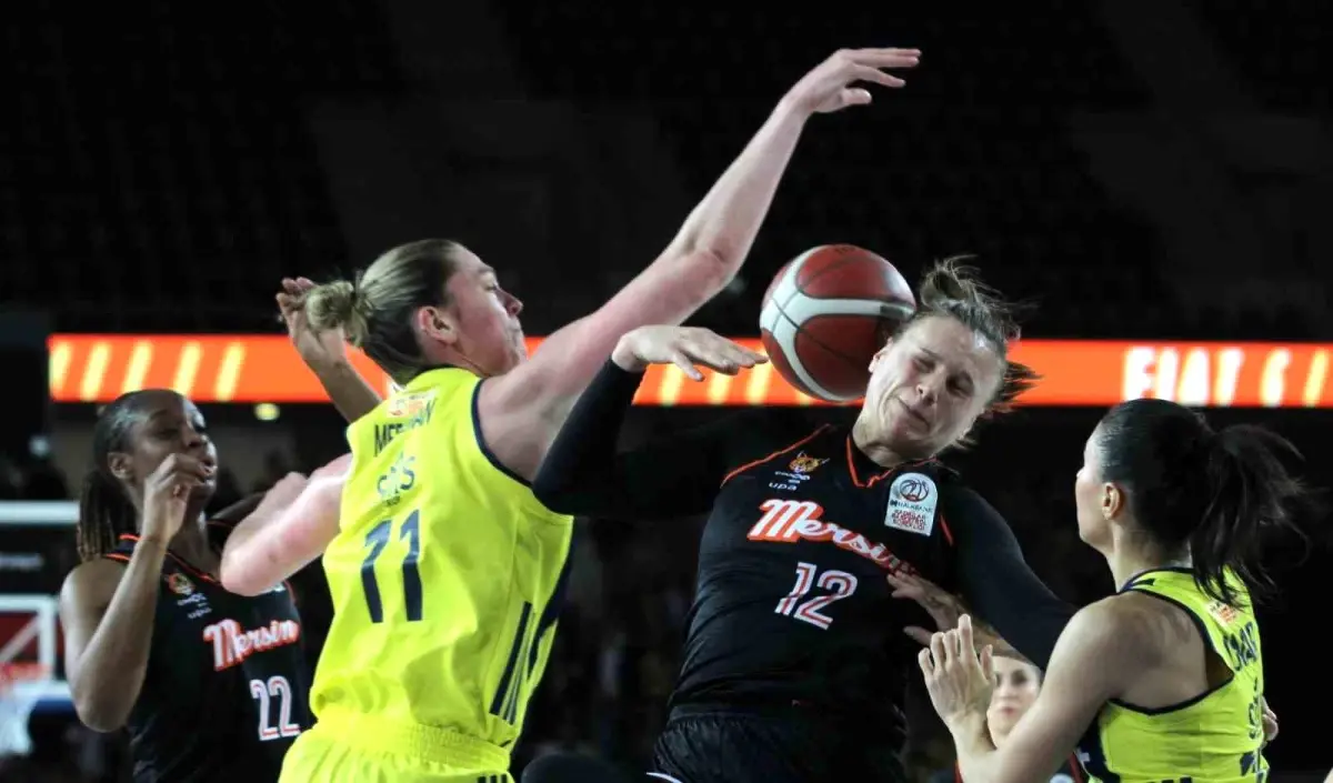 Fenerbahçe Opet 14. Kupasını Kazandı