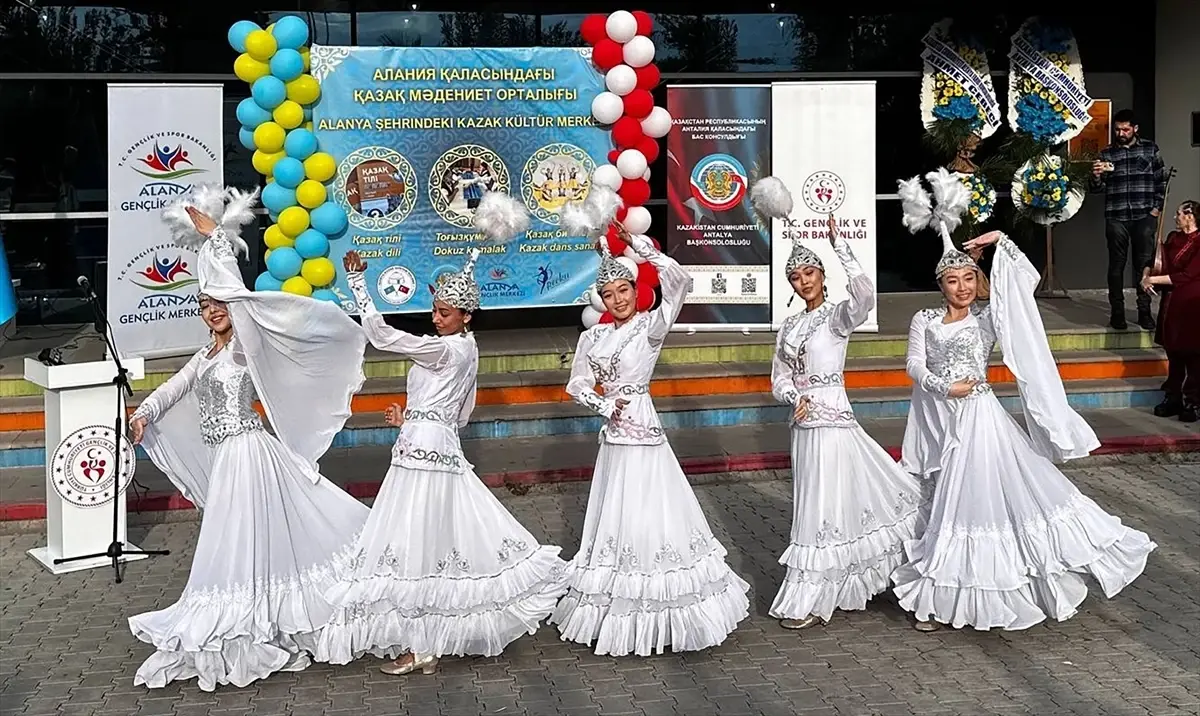 Kazak Eğitim Merkezi Alanya\'da Açıldı