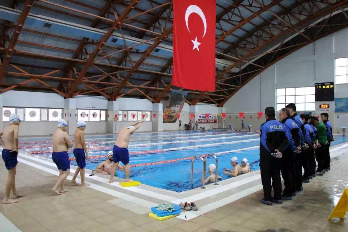 Amasya\'da Anneler Yüzme Kursu İstiyor