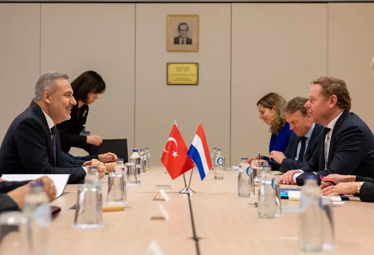 Hakan Fidan, Hollanda Bakanıyla Görüştü