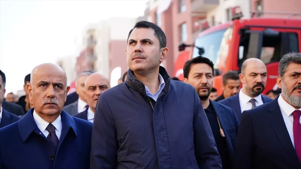 Bakan Kurum Depremzedeleri Ziyaret Etti