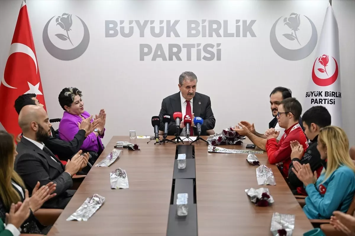 Destici, Engelliler Günü\'nde Bireylerle Bir Araya Geldi