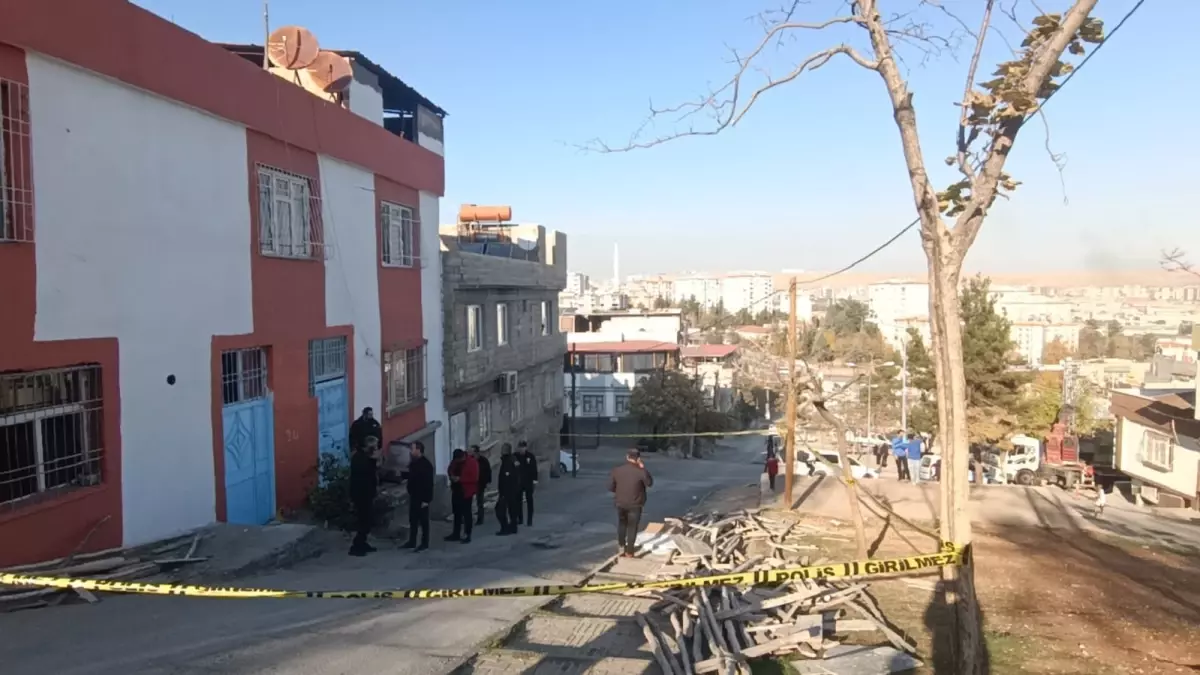 Boşandığı kadını, çocuklarının yanında bıçaklayarak öldürdü