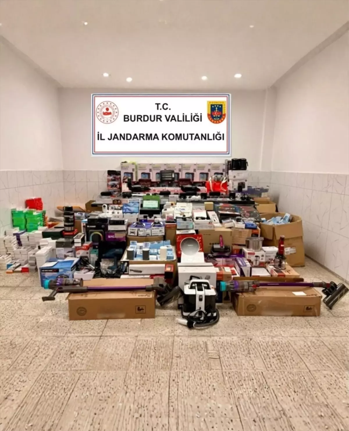 Burdur\'da Gümrük Kaçağı Ürünler Ele Geçirildi