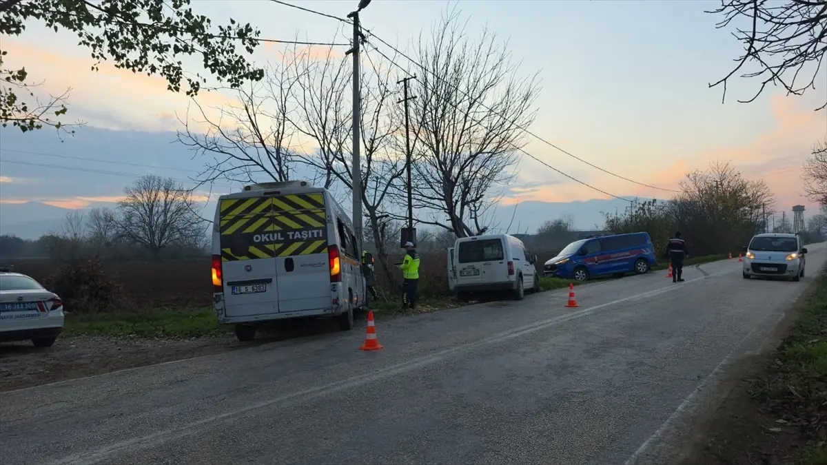 İnegöl\'de Trafik Kazası: 11 Yaralı