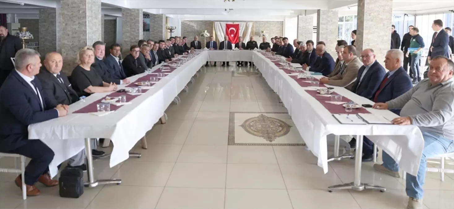 Vali Toraman Muhtarlarla Buluştu