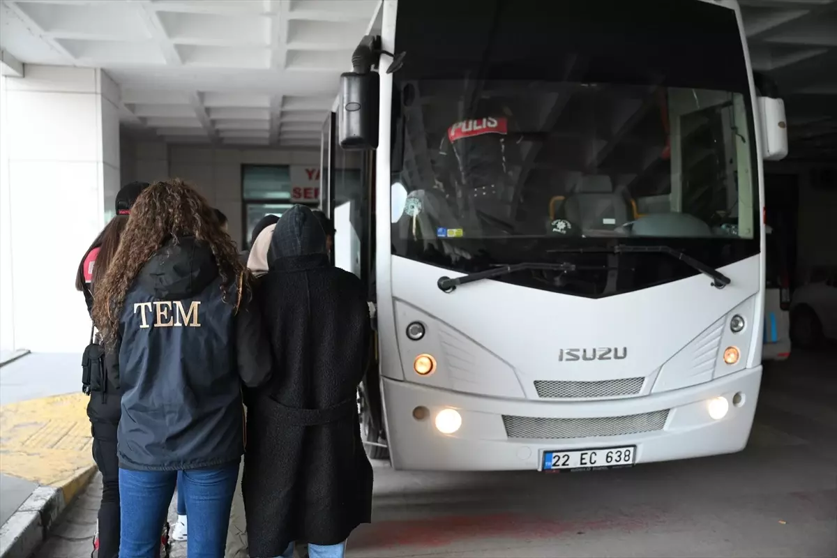 FETÖ Operasyonunda 12 Gözaltı