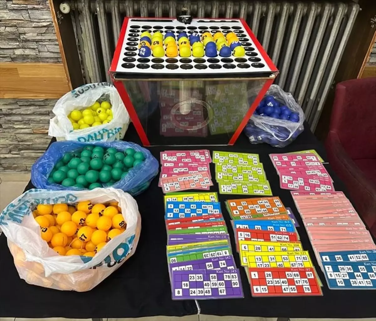 Eskişehir\'de Kumarda 40 Kişiye Ceza