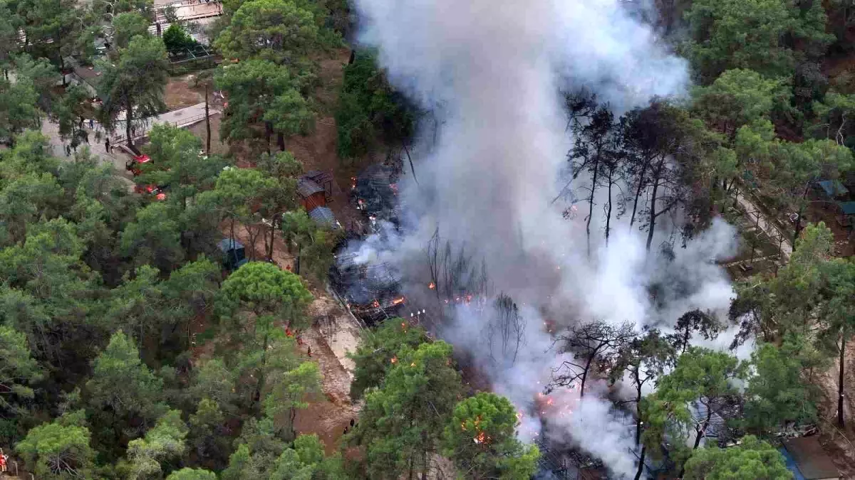 Fethiye\'de Karavanda Yangın Ormana Sıçradı