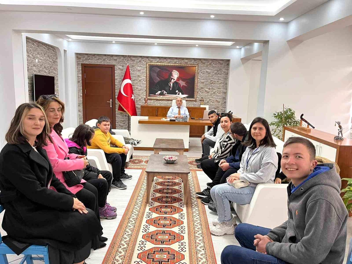 Dünya Engelliler Günü\'nde Anlamlı Ziyaret