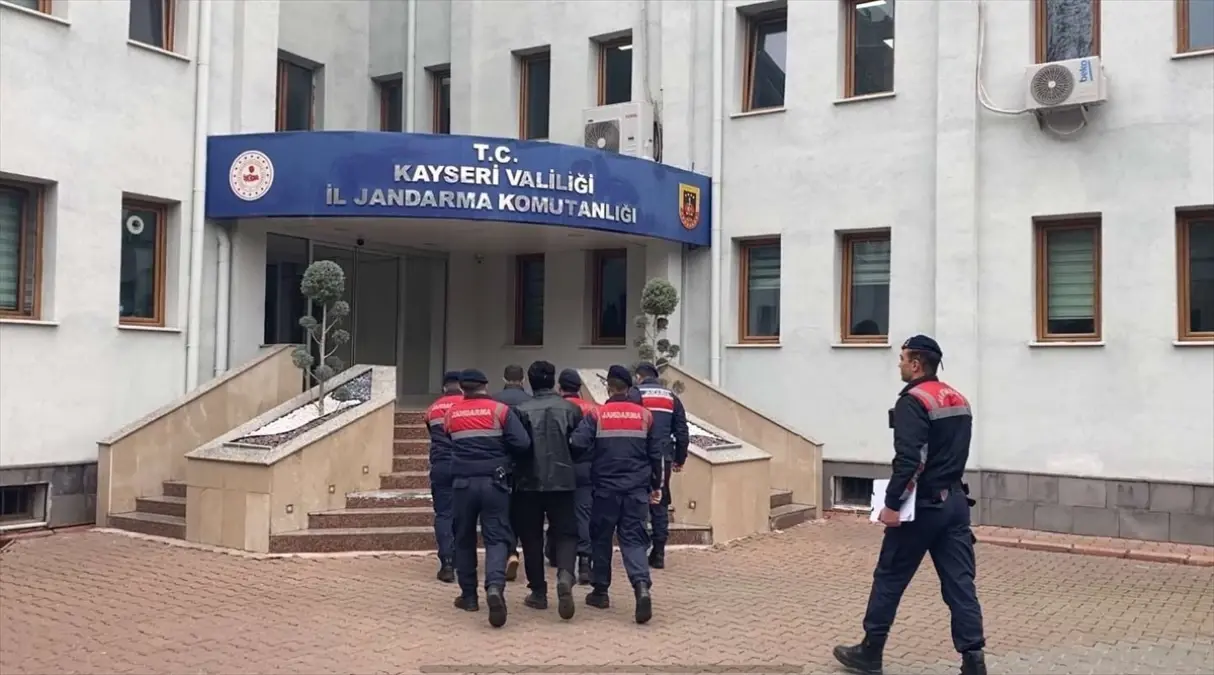 Kayseri\'de DEAŞ Operasyonu: 2 Yabancı Gözaltında