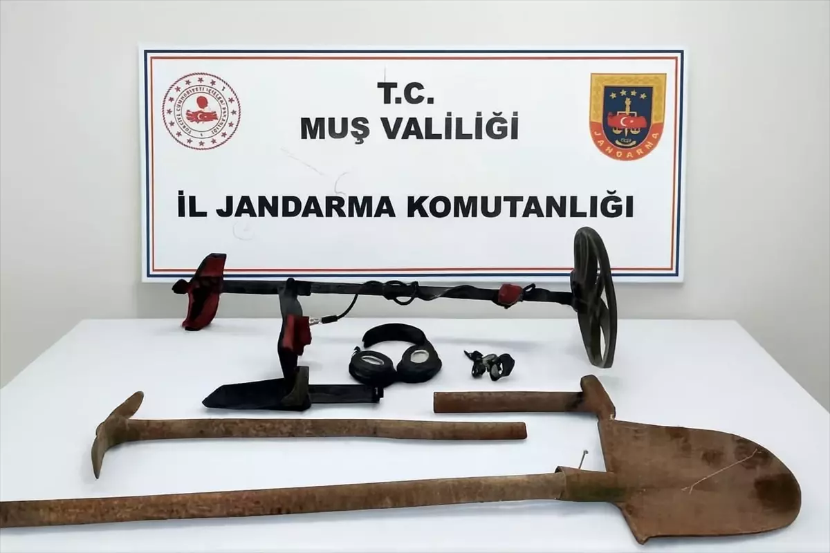 Muş\'ta Kaçak Kazı Yaparken Yakalandılar