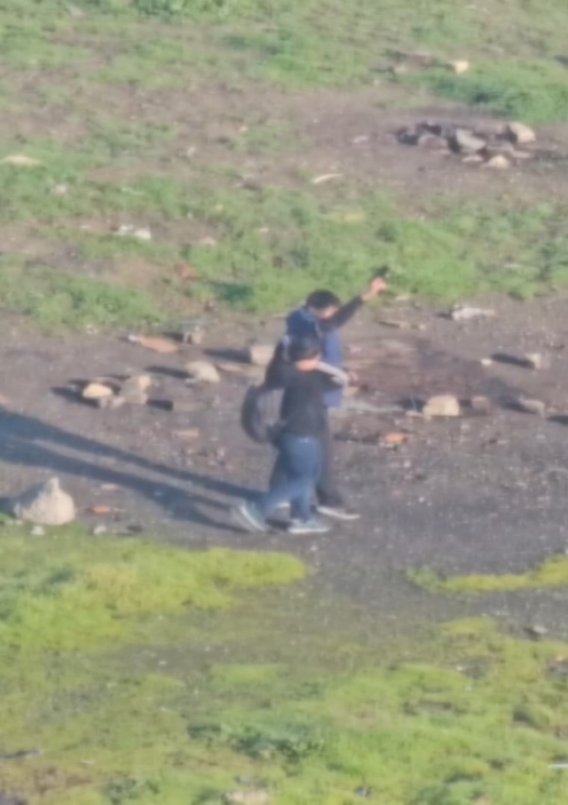 Ortaokul öğrencileri birbirlerine silah çekip ateş açtı Ortaokul öğrencileri birbirlerine silah çekip ateş açtı