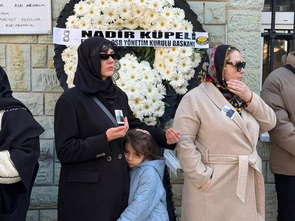 Ünlü oyuncu Burcu Özberk\'in acı günü