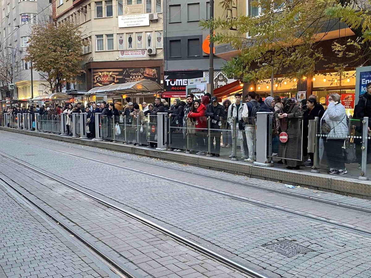 Eskişehir\'de Tramvay Seferlerinde Aksama
