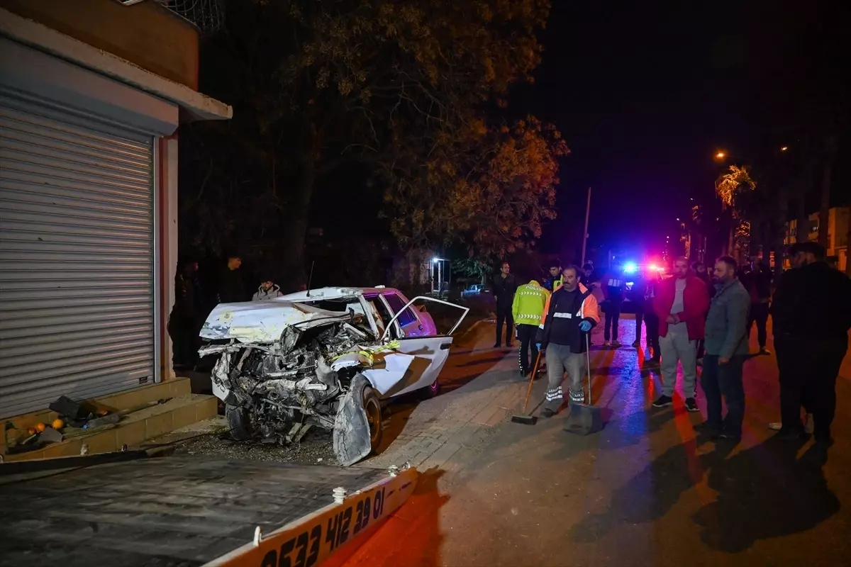 Adana\'da Trafik Kazası: 1 Ölü, 1 Yaralı