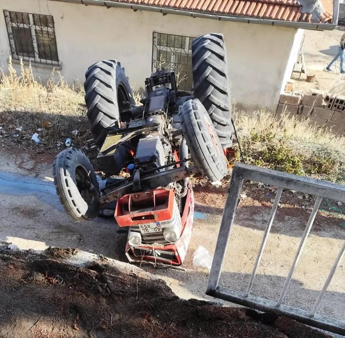 Traktör Devrildi, Sürücü Hayatını Kaybetti