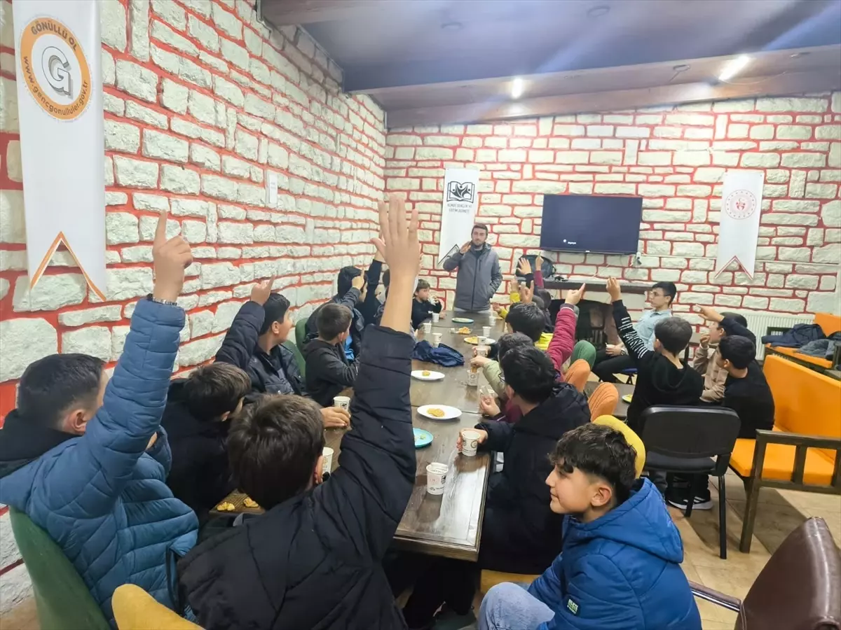 Almus\'ta Öğrencilere Sohbet ve Turnuva