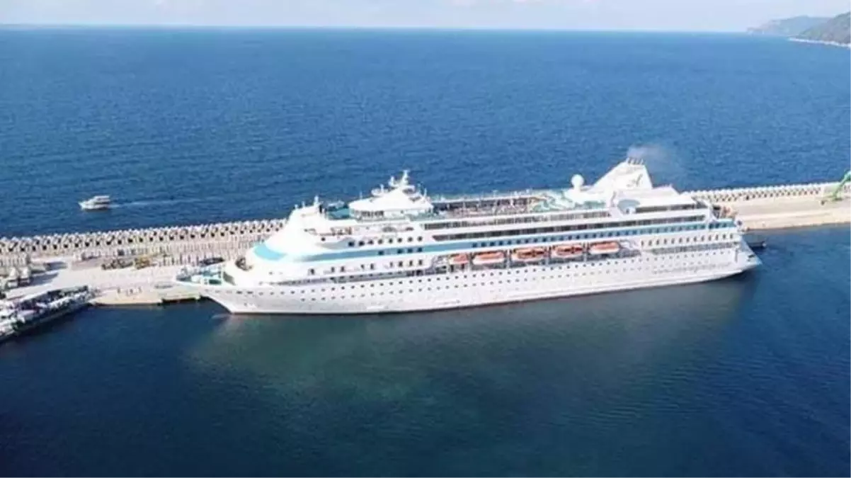 Amasra\'ya 621 Rus Turist Geldi