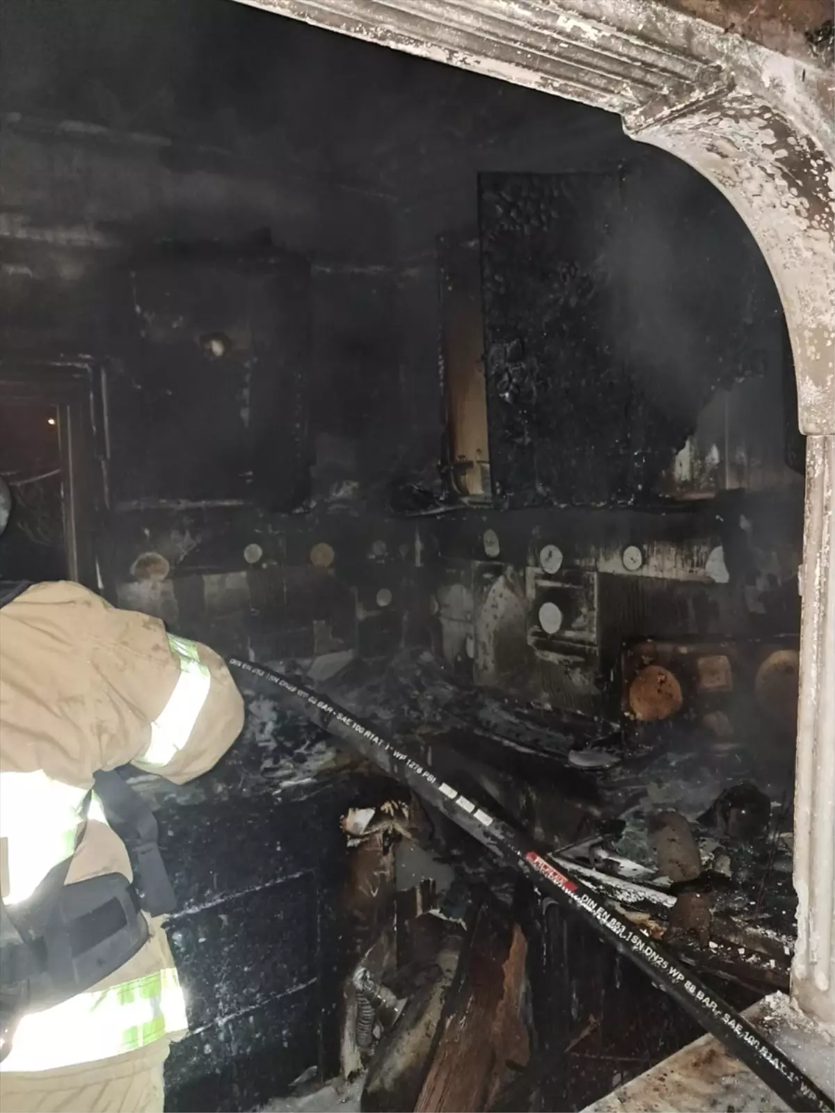 Edremit\'te Ev Yangını Kontrol Altına Alındı